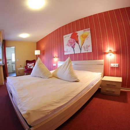 Weinstube Bycastors Hotel Treis-Karden Bagian luar foto
