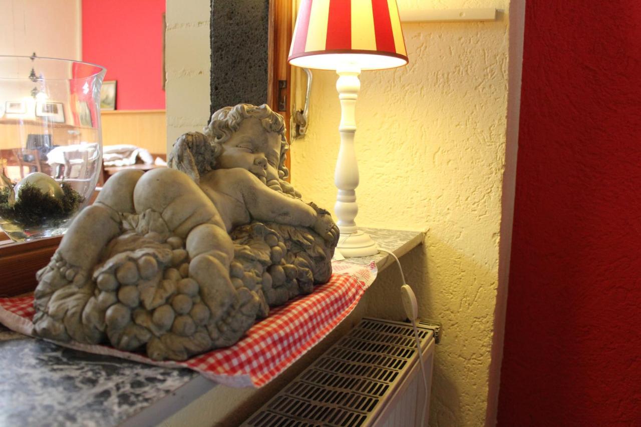 Weinstube Bycastors Hotel Treis-Karden Bagian luar foto