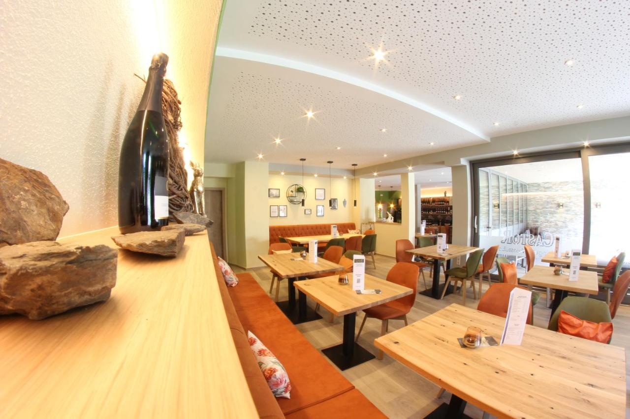 Weinstube Bycastors Hotel Treis-Karden Bagian luar foto