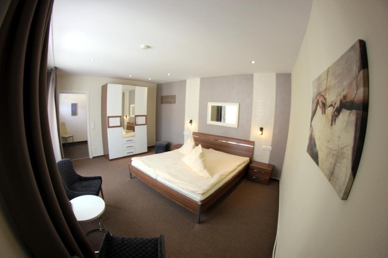 Weinstube Bycastors Hotel Treis-Karden Bagian luar foto